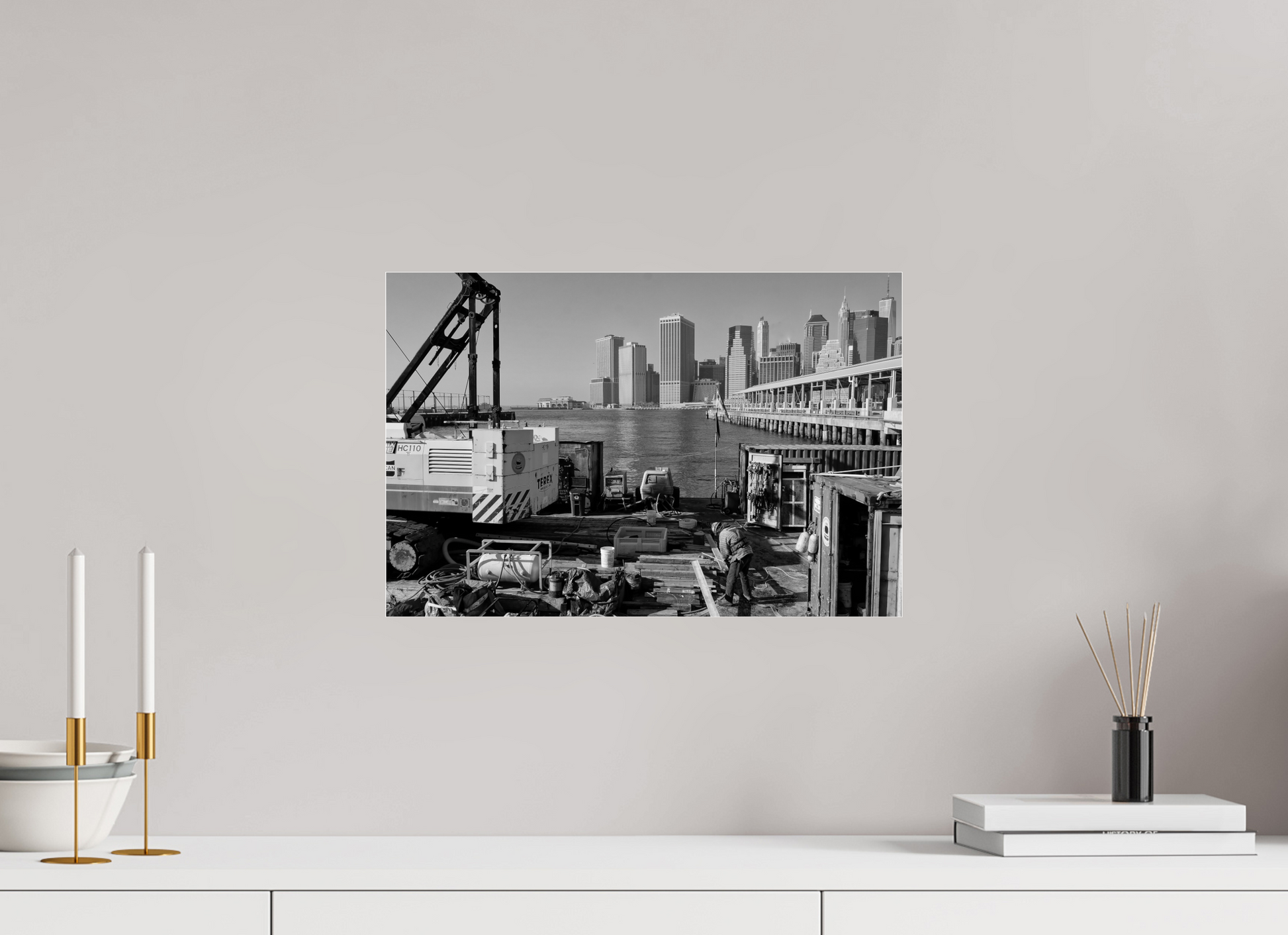 New York City Street Photography - Workers in front of Skyline b&w