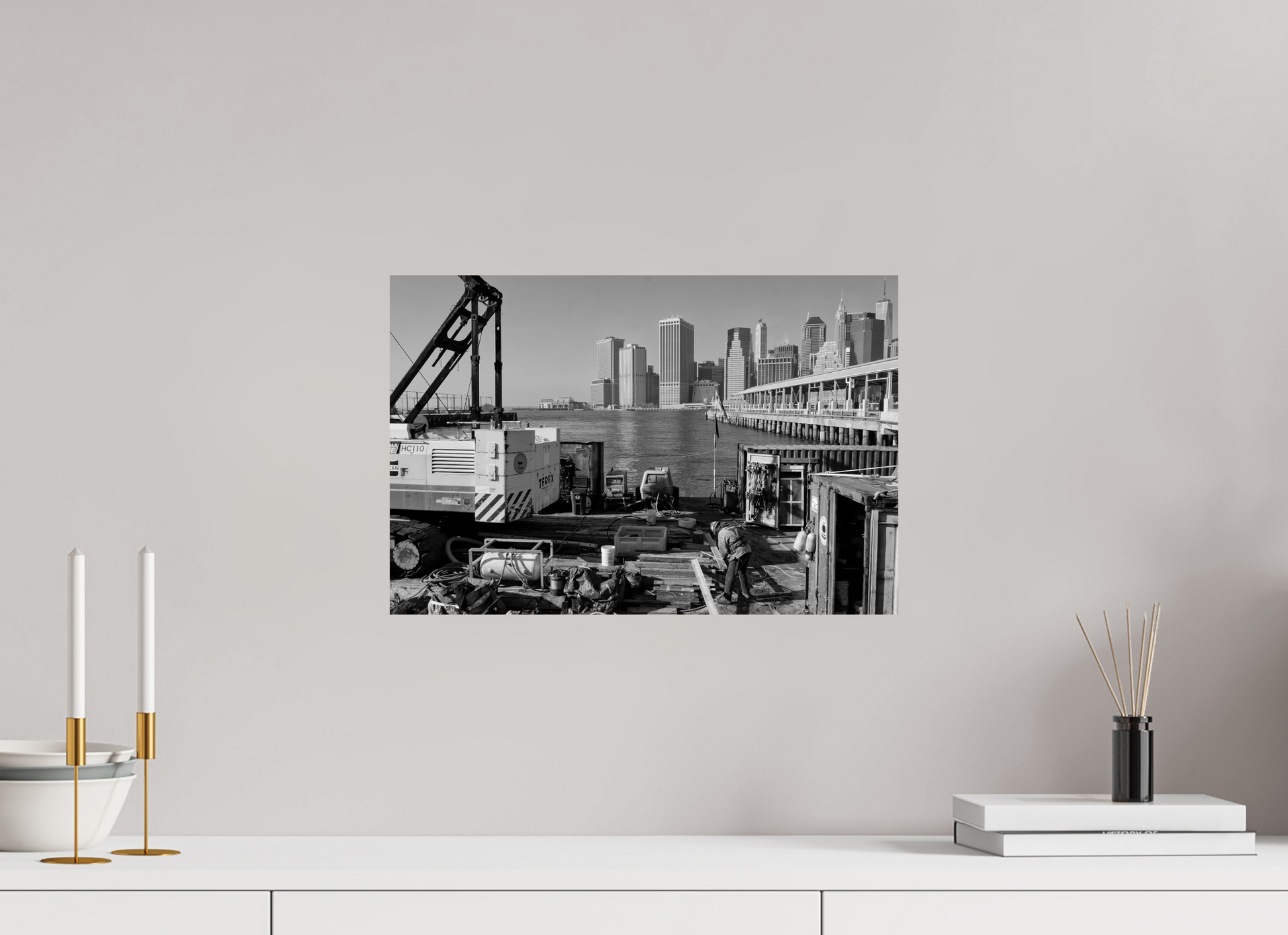 New York City Street Photography - Workers in front of Skyline b&w