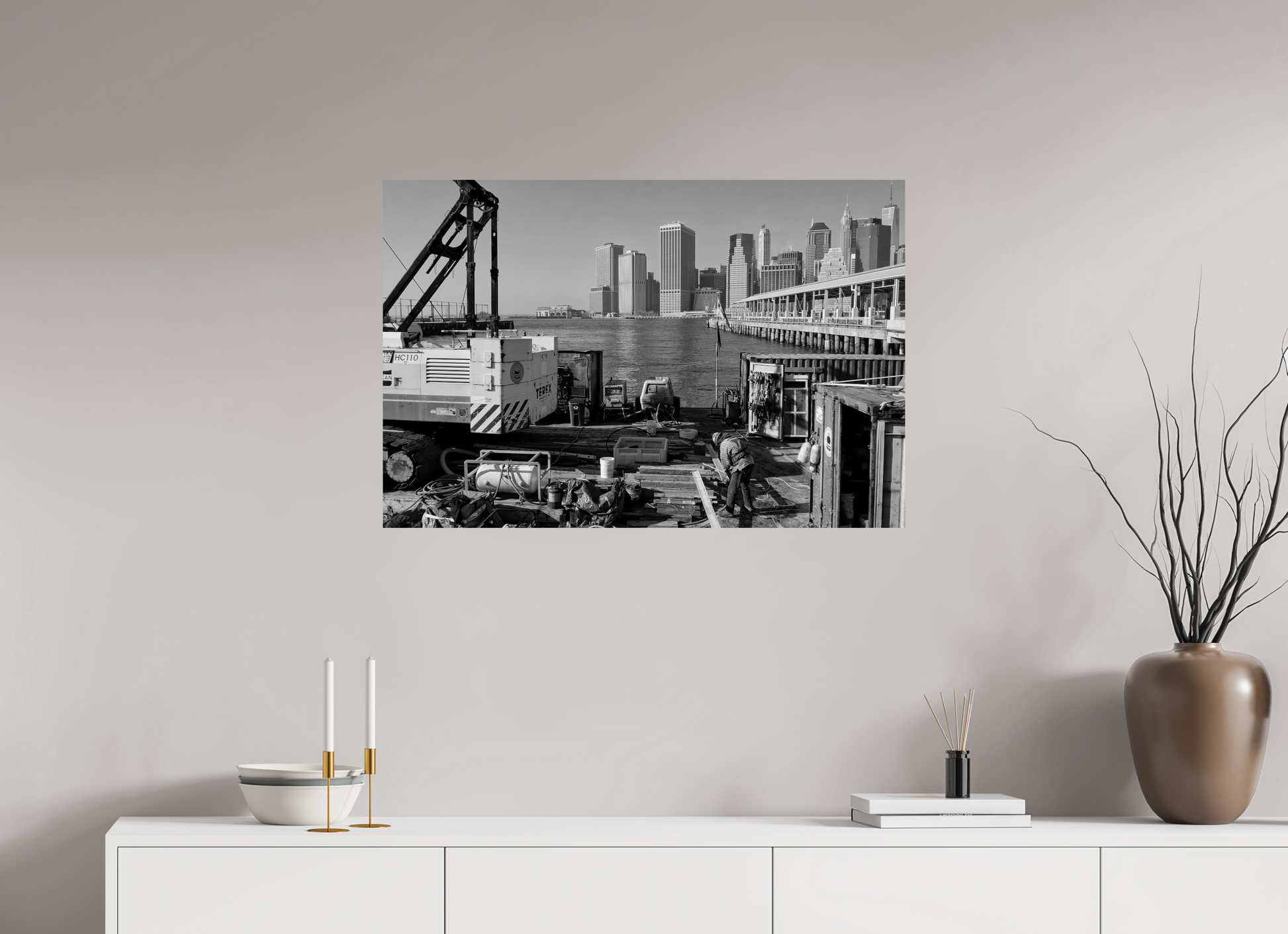 New York City Street Photography - Workers in front of Skyline b&w