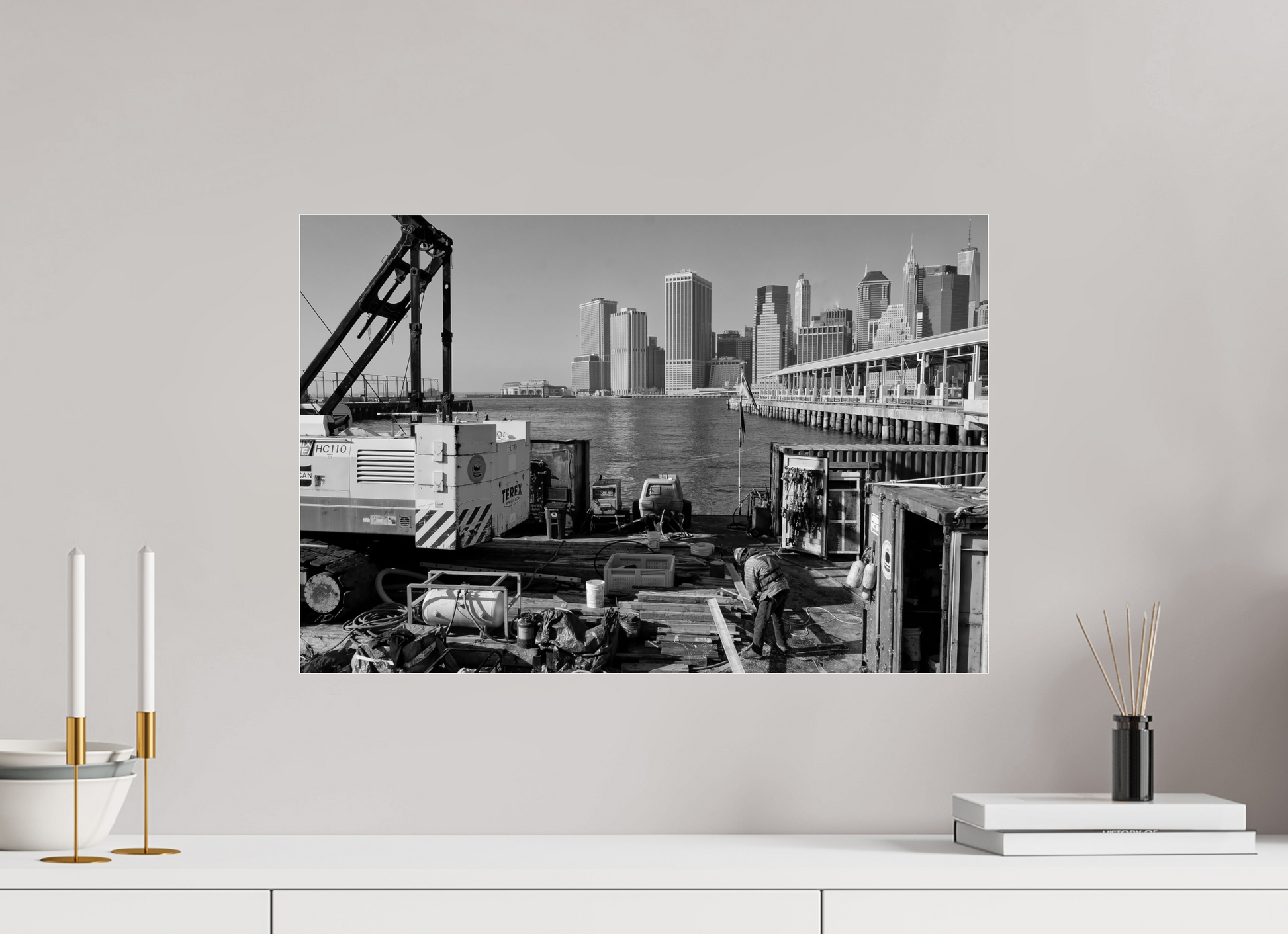 New York City Street Photography - Workers in front of Skyline b&w