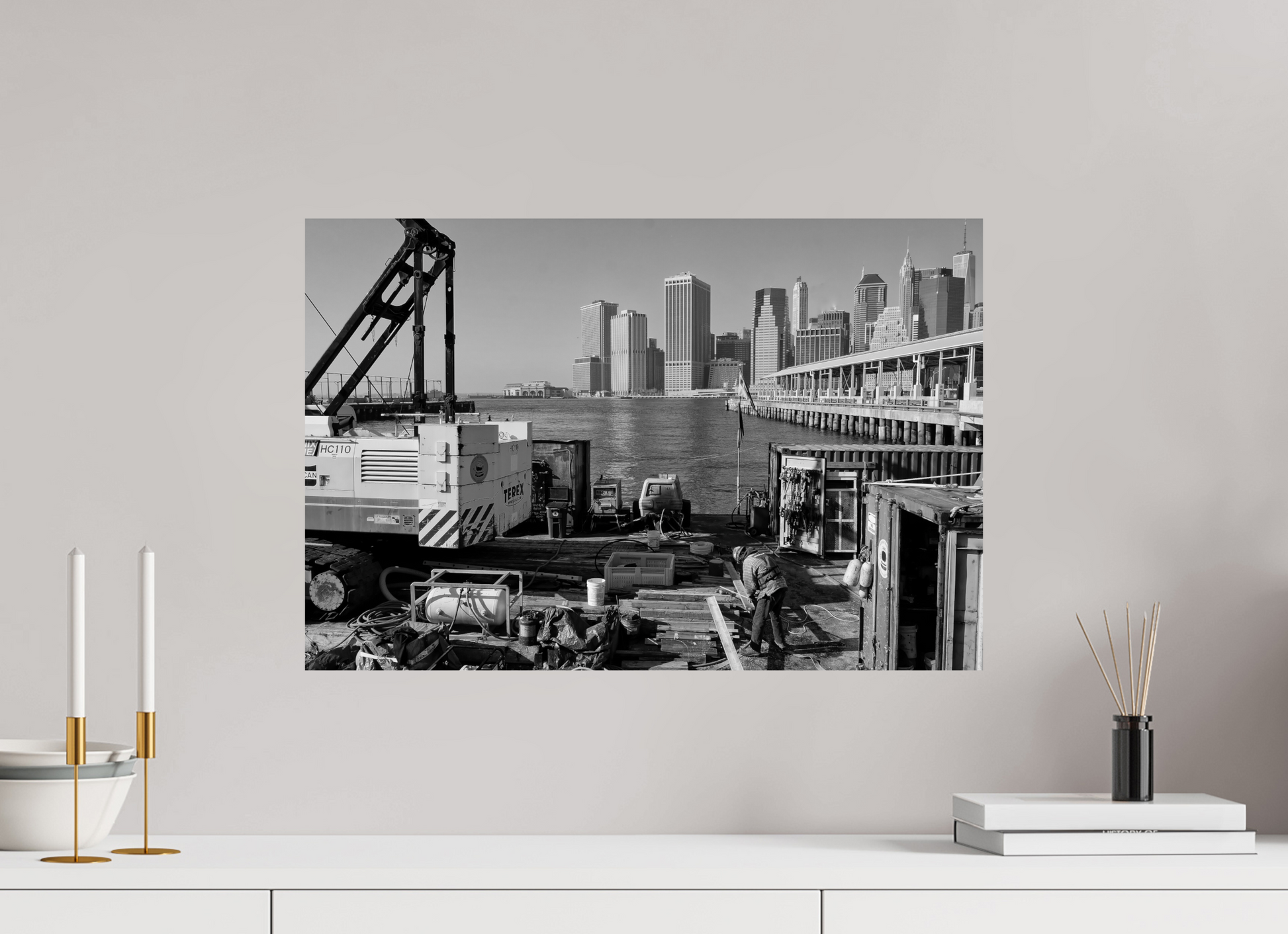 New York City Street Photography - Workers in front of Skyline b&w